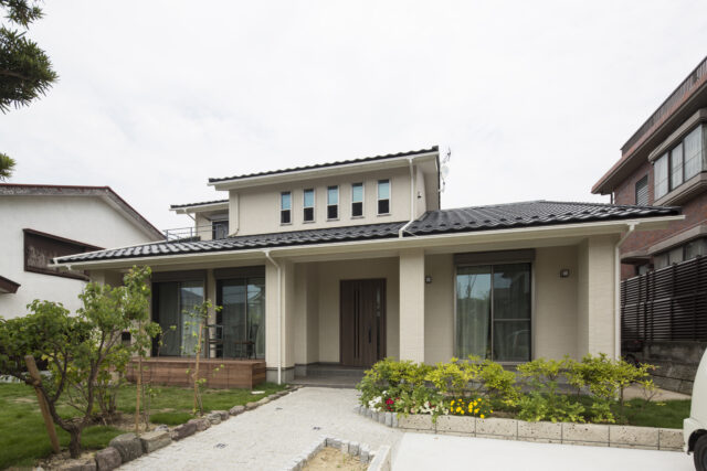 注文住宅実例18の外観と庭