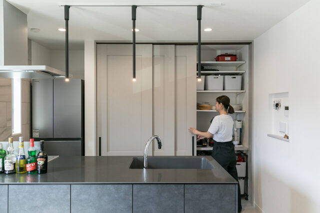 川崎市N様邸注文住宅の大容量キッチン収納