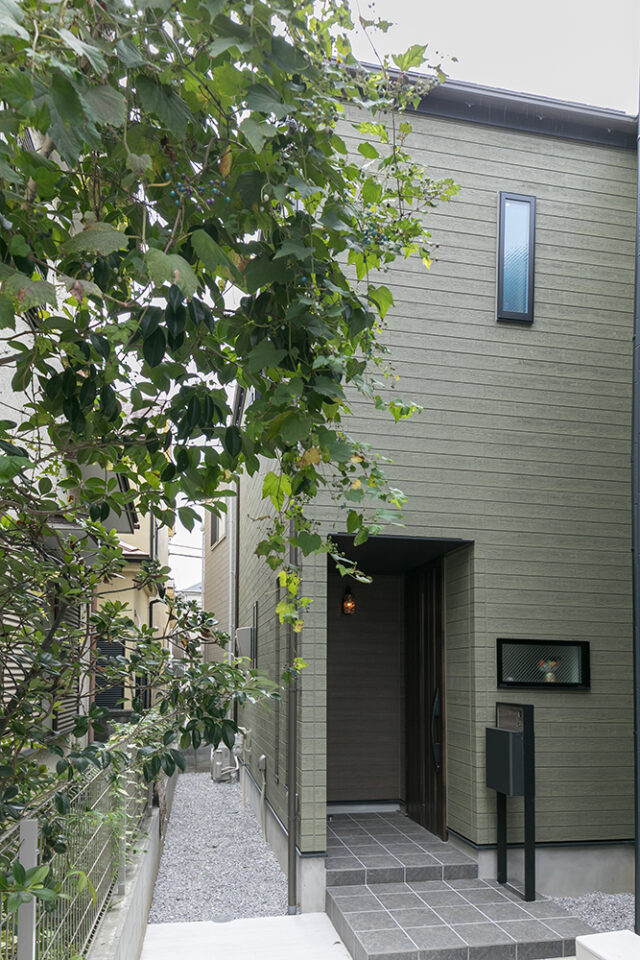 神奈川県S様邸注文住宅の緑色が和の雰囲気を醸す外観