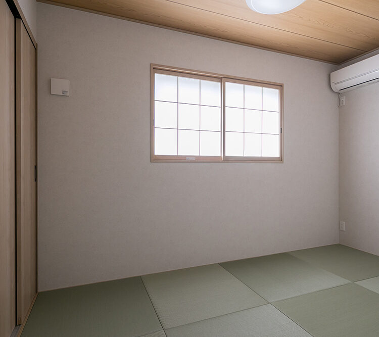 フォーライフ　障子窓や木目天井が美しい２F和室。くつろぎの空間として、ゲストルームとしてなど大活躍。