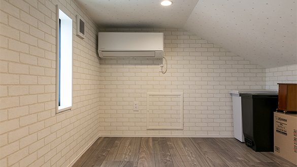 小屋裏ロフトはオフシーズンのものをしまうのにぴったり。